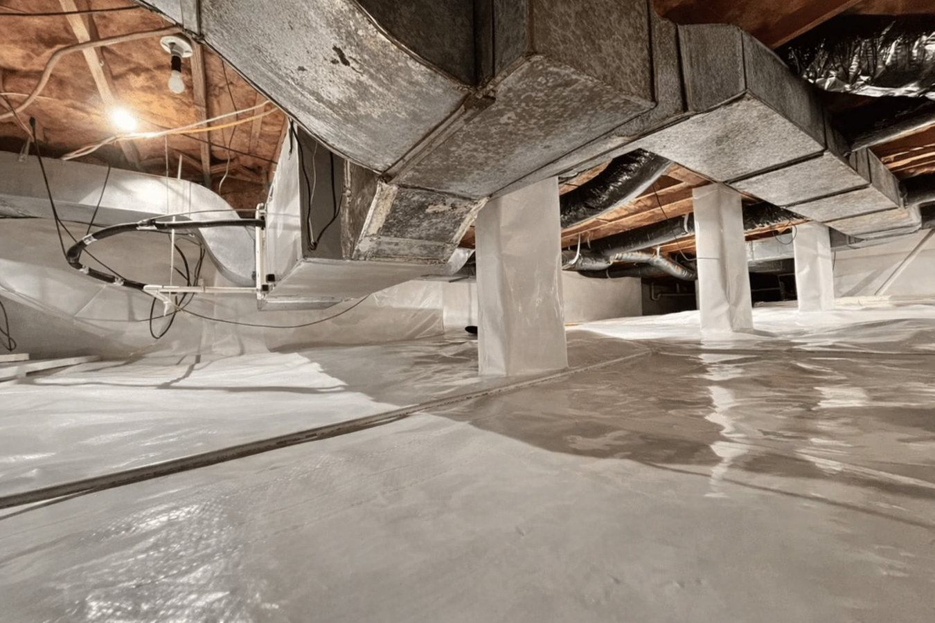 Crawl space vapor barrier in Laredo, TX